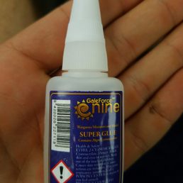 The glue. My goal for visiting this shop. The glue. My goal for visiting this shop.