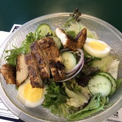 Woody's Ale House & Grille - Grilled chicken salad