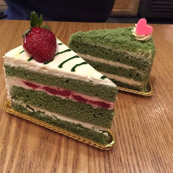 Tous Les Jours - Cute cakes... But honestly tasted really dry. Stick with the baked buns! - Bakeries Near Me - Austin, Texas