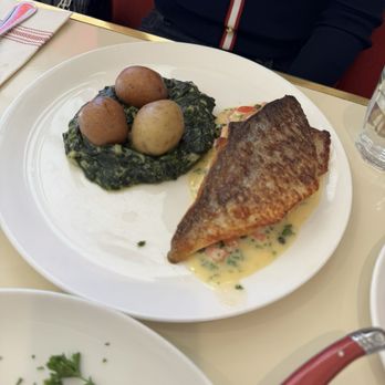 Bouillon MOULIN - Daurade pommes vapeur - French Near Me - Newport Beach, California