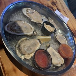 Volcano Crab & Bar - Oysters