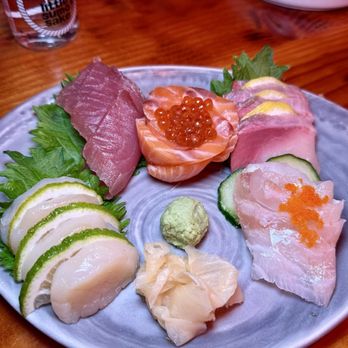 Umami - sashimi plate (2) - madai, sake, hotate, maguro, hamachi, ikura, masago - Sushi Bars Near Me - Pittsburgh, Pennsylvania Umami - sashimi plate (2) - madai, sake, hotate, maguro, hamachi, ikura, masago - Sushi Bars Near Me - Pittsburgh, Pennsylvania
