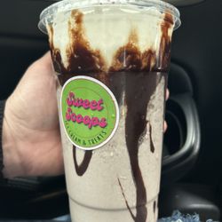 Sweet Scoops Ice Cream - Double chocolate Oreo milkshake (YUMMM!)