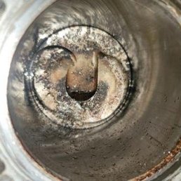 Damage to the piston and cylinder Damage to the piston and cylinder