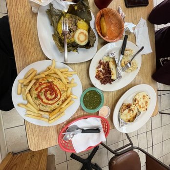 Sabor de Sanchez - The entire meal - Arroz con Pollo, Arepa Hawaiana, Tamales - Colombian Near Me - San Antonio, Texas