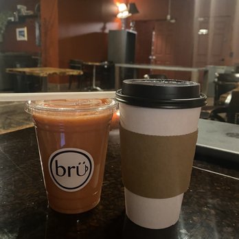Bru Chicago - Raspberry Peach Smoothie and Hot Chocolate - Coffee & Tea Near Me - Chicago, Illinois