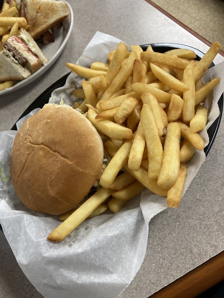 CAMEOS DRIVEIN Updated October 2024 22 Photos & 27 Reviews 1425