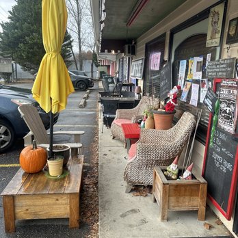 Asheville Coffee Roasters - Seating outside - Coffee & Tea Near Me - Asheville, North Carolina Asheville Coffee Roasters - Seating outside - Coffee & Tea Near Me - Asheville, North Carolina