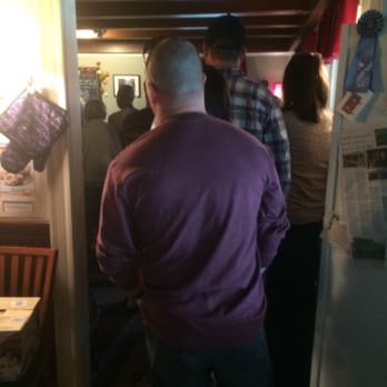 Diamond Hill Vineyards - long line waiting for a tasting - Wineries Near Me - Cumberland, Rhode Island