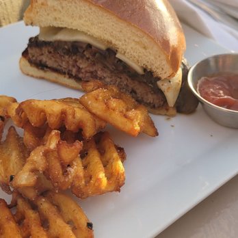 Gilligans Bar & Grill - So good - Bars Near Me - Kihei, Hawaii Gilligans Bar & Grill - So good - Bars Near Me - Kihei, Hawaii