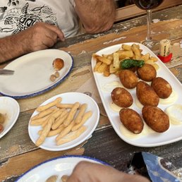 Ham croquette platter brings 12 nice sized with fries. Tasty!