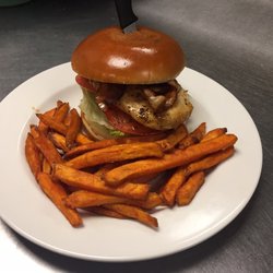 Bogey's Bar and Grille