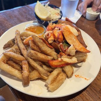 Boston Sail Loft - Lobster Roll and Fries (Hot) - Bars Near Me - Boston, Massachusetts