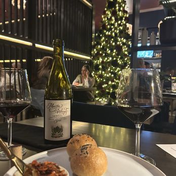 MAHT - Martin woods Syruh  Rolls with spicy butter - Steakhouses Near Me - Oklahoma City, Oklahoma