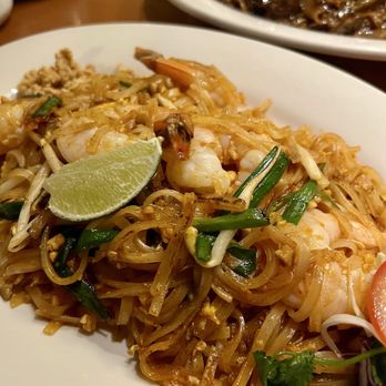 The Elephant - Geneva - shrimp pad thai - Thai Near Me - Geneva, New York