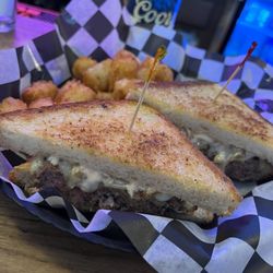 Loopy's - Garlic Parm Melt with tater tots