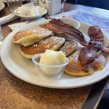 Bill's Café - Breakfast & Brunch Near Me - Pleasanton, California
