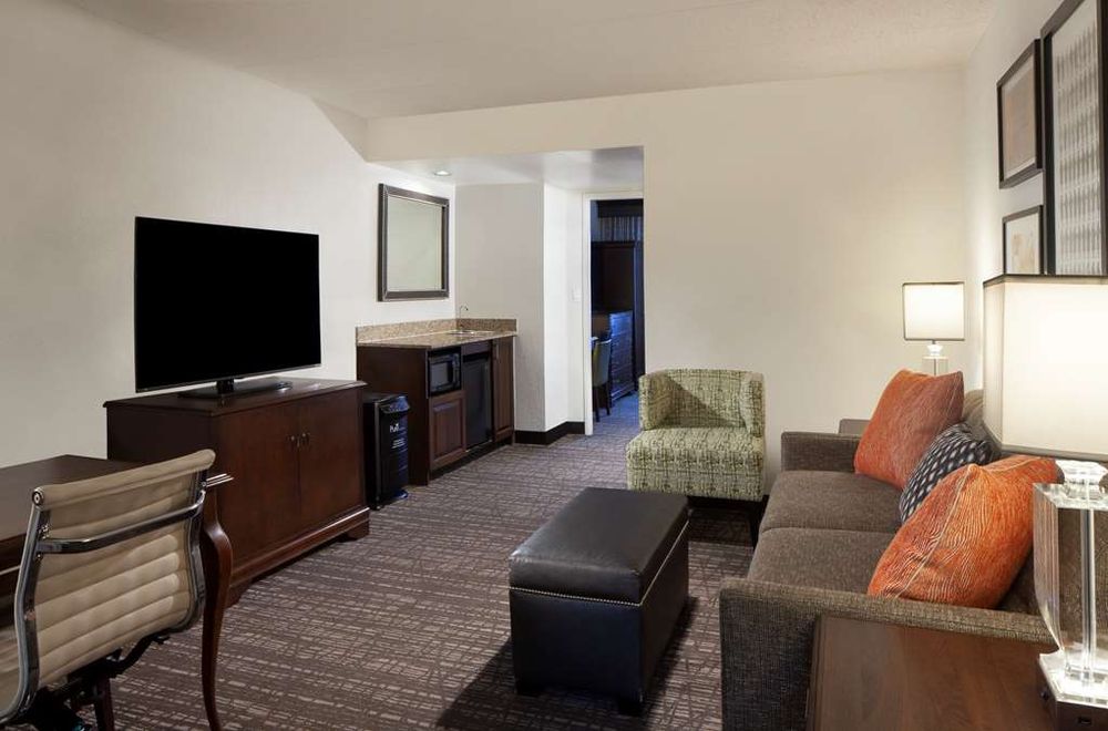 Embassy Suites by Hilton Philadelphia Airport