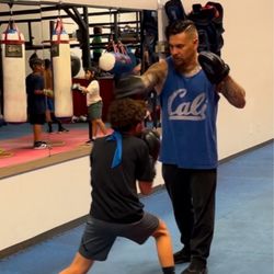 Warzone Boxing Club - Pad work with Coach Mike