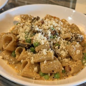 Hush Public House - Sonoran rigatoni, pancetta, mushrooms, English peas, cream and Parmesan - Cocktail Bars Near Me - Scottsdale, Arizona Hush Public House - Sonoran rigatoni, pancetta, mushrooms, English peas, cream and Parmesan - Cocktail Bars Near Me - Scottsdale, Arizona