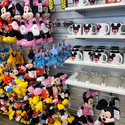 West Palm Beach Plaza - Gifts shops, food court and clean restrooms