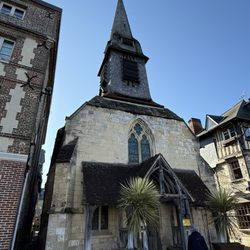 Honfleur - Small church and small because it was once located inside the fortress, circa 15th century.