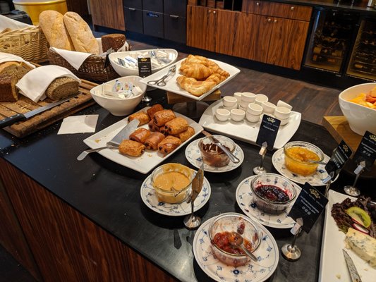 First Hotel Grand by null