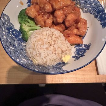 Bistro Chen - Orange chicken served with broccoli and an order of fried rice - Sushi Bars Near Me - Arlington Heights, Illinois Bistro Chen - Orange chicken served with broccoli and an order of fried rice - Sushi Bars Near Me - Arlington Heights, Illinois