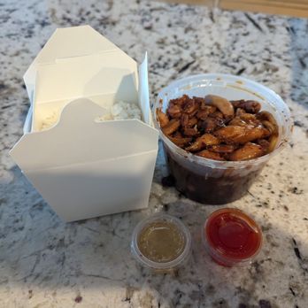 Vina Restaurant - Full order hot and spicy chicken to go. comes with white rice - Vietnamese Near Me - Saint Paul, Minnesota Vina Restaurant - Full order hot and spicy chicken to go. comes with white rice - Vietnamese Near Me - Saint Paul, Minnesota