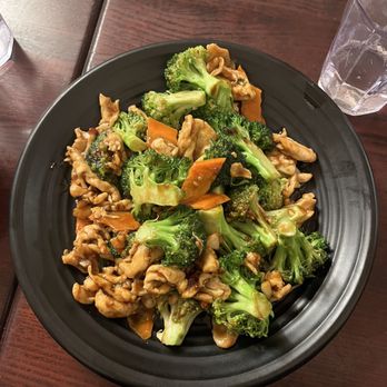 Tasty Palace - Chicken and Broccoli - Chinese Near Me - Davis, California