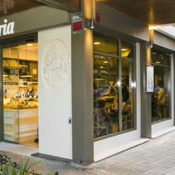 Fachada con una iluminacion fantastica y con muy buen gusto