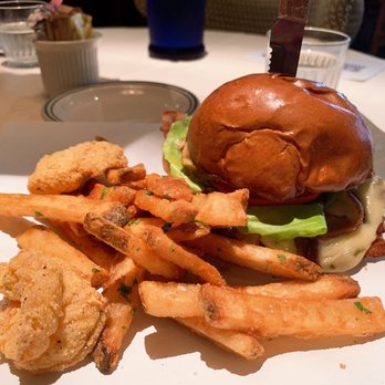 Grace's - Crispy chicken sandwich - American Near Me - Houston, Texas