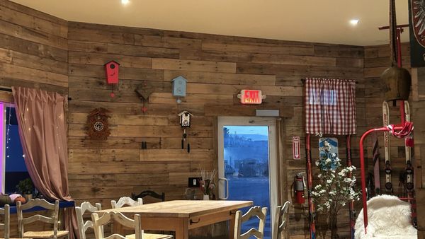 Cuckoo Clock Brauhaus Miami by null