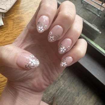 Refine Nails & Spa - Nail Salons Near Me - Chicago, Illinois
