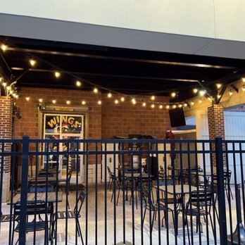 Wings Etc - Patio - Chicken Wings Near Me - Pataskala, Ohio