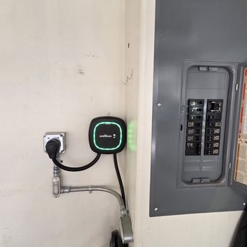Estelar Electric - Level 2 charger with Nema 14-50 outlet - Electricians Near Me