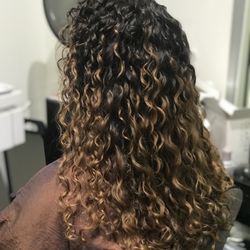 Lune Salon