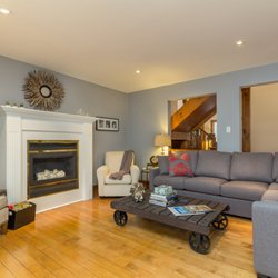 Craigleith Manor Bed & Breakfast - Mainfloor living room - guests have full access to this space