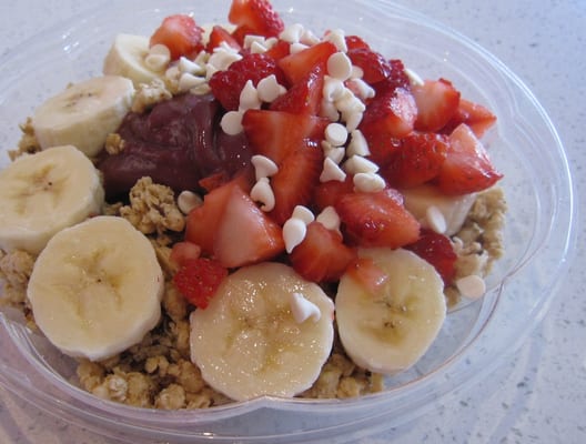 Bon Bon Berry Acai Bowl & Frozen Yogurt by null