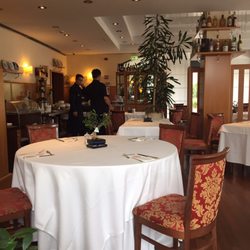 Poli Hotel - A shot of the restaurant during breakfast service