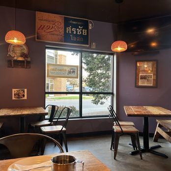 Khao San Bethany - Tables and decor - Tapas/Small Plates Near Me - Portland, Oregon