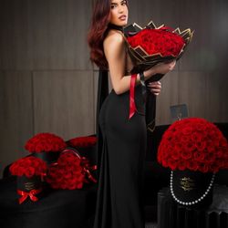 My Divine Decors - Home decor set on red roses, over 500 preserved roses on black leather boxes.