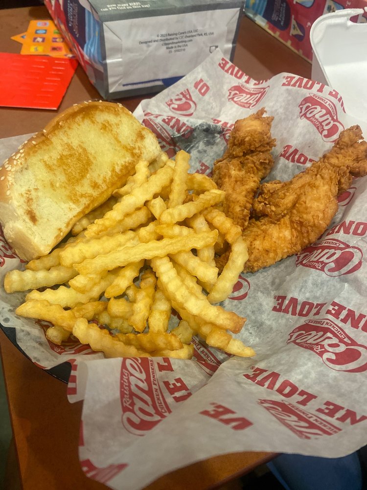 RAISING CANE’S CHICKEN FINGERS 28 Photos & 77 Reviews 4810 S Yale