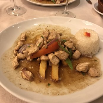 Chincha Internacional - Pollo saltado de menú - Peruvian Near Me - Madrid, M Chincha Internacional - Pollo saltado de menú - Peruvian Near Me - Madrid, M