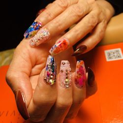 Sunny Nails