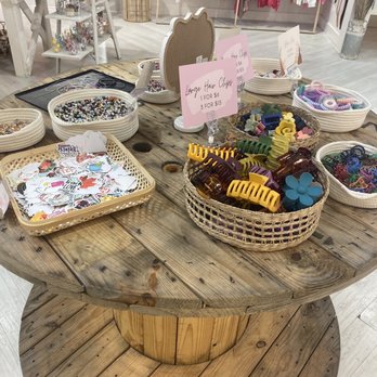 Valdosta Mall - DIY bracelet table - Shopping Centers Near Me - Valdosta, Georgia Valdosta Mall - DIY bracelet table - Shopping Centers Near Me - Valdosta, Georgia
