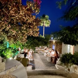 La Luna Nell'Orto - Make reservation to sit on one of those nice tables