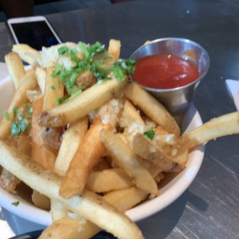 Ballast Point Brewing Long Beach - Garlic fries - Breweries Near Me - Long Beach, California Ballast Point Brewing Long Beach - Garlic fries - Breweries Near Me - Long Beach, California