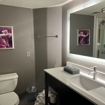 La Quinta by Wyndham Flagstaff - Bathroom - Hotels Near Me - Flagstaff, Arizona