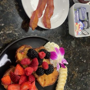 Tata's Cafe - French toast with a side of bacon - Breakfast & Brunch Near Me - Hawthorne, California
